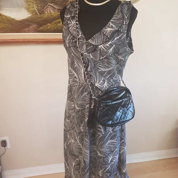 Black and White Dress - Picture 3 of 13